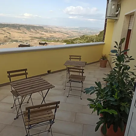 招待所 A Due Passi